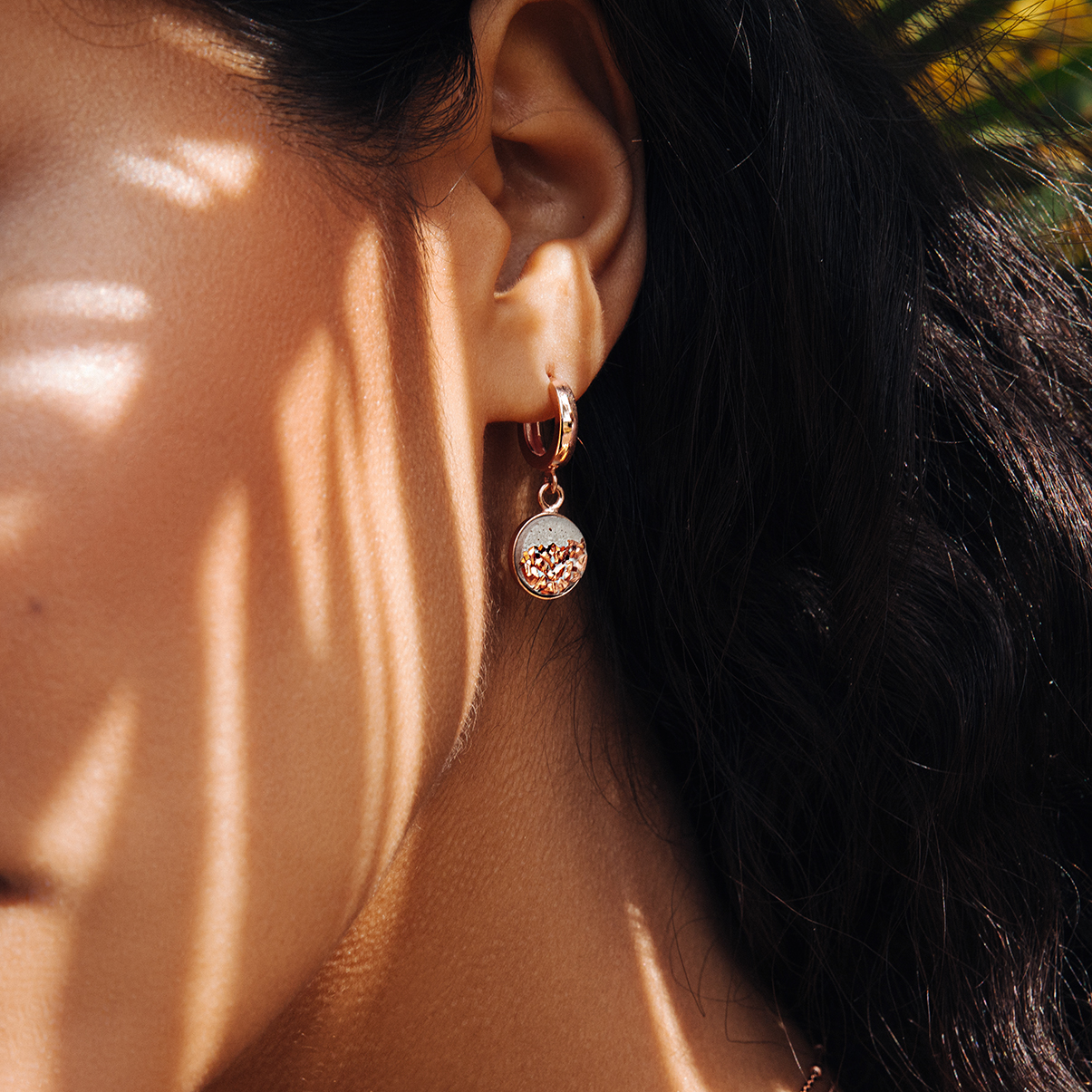 CONCRETE JUNGLE earrings made of gray concrete with copper, gold-plated sterling silver, design award